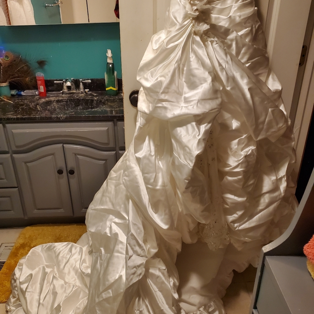 Maggie sottero size 0 never been worn